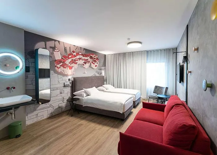 Ibis Styles Centre Hotell 3*