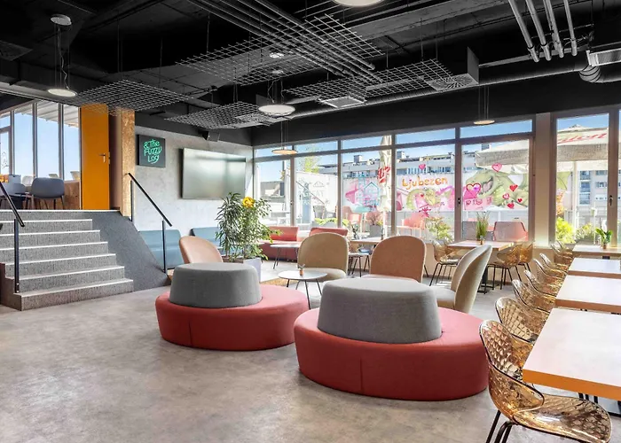 Ibis Styles Centre 호텔 3*