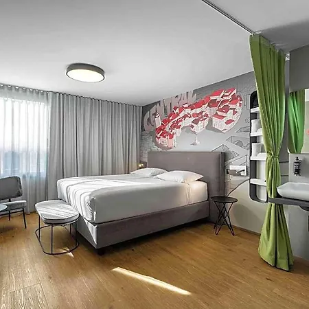 Ibis Styles Centre 3*